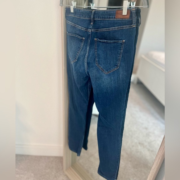 Hollister Distressed High Rise Skinny Jeans - Picture 4 of 4